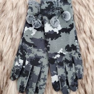 SHIHREEN Camo Faux Fur Pom Pom Gloves